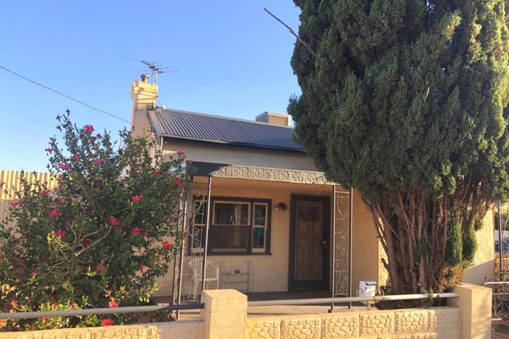 Modern Charming Miners' Cottage +Free Internet Broken Hill Luaran gambar